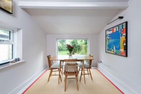 Stylish Victorian 2 Bed Terraced House with Garden
